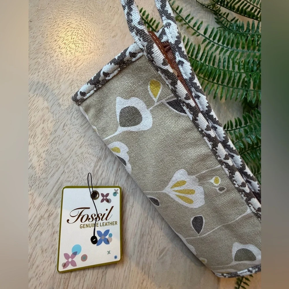 FOSSIL Canvas zip pouch cosmetic bag Floral Print Never Used